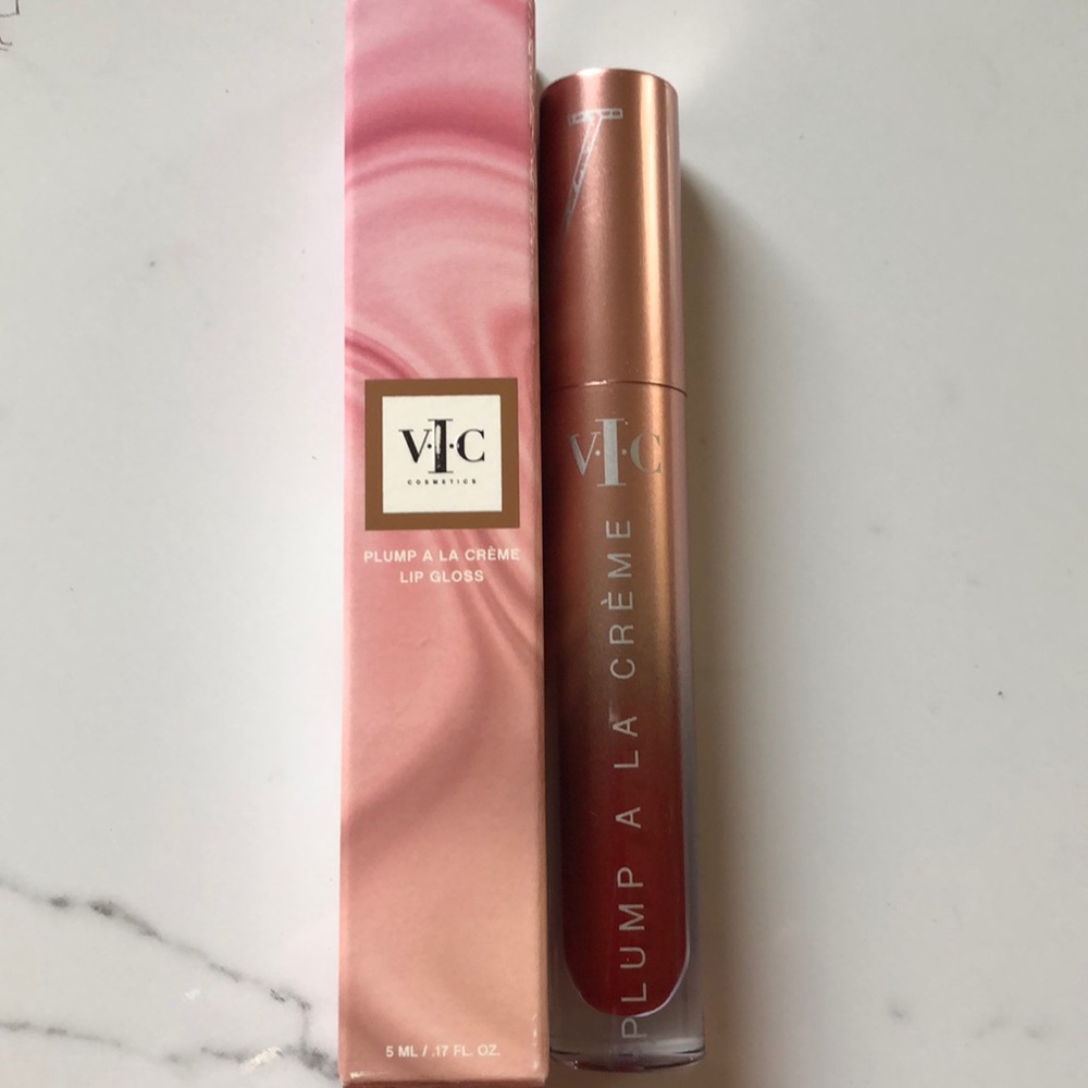 NEW VIC Beauty Plump a la crème lip gloss